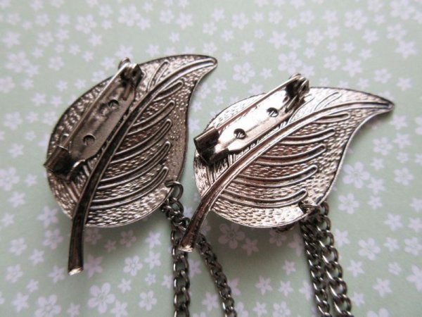 画像7: 未使用*キラリ葉っぱデザインのチェーンブローチ (7)