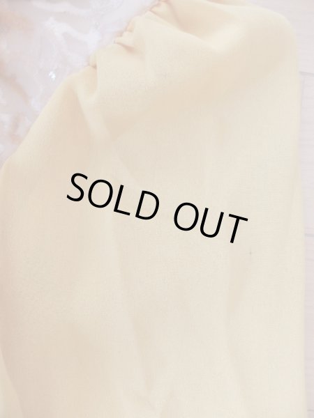 左袖部分に数箇所汚れあり