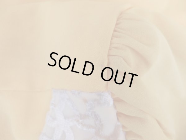 左肩にも汚れあり