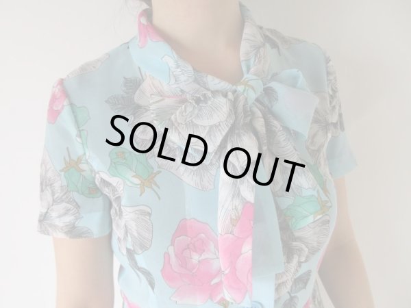 画像6: 清涼感のある爽やかリボンタイワンピース (6)