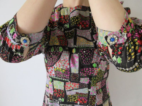 画像9: 【まるで絵本の1ページのような*】メルヘン柄のワンピース (9)