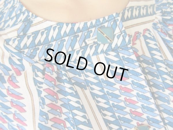 画像6: レトロデザインの変形ストライプのワンピース (6)