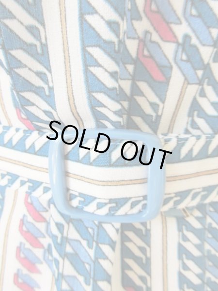 画像8: レトロデザインの変形ストライプのワンピース (8)