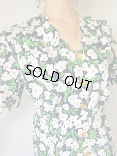 画像8: スカラップ襟の白花模様に夢中 (8)