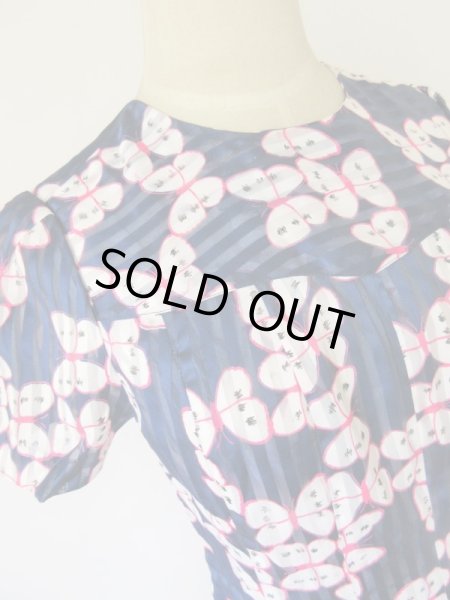 画像4: ネイビーに白蝶々柄ワンピ (4)