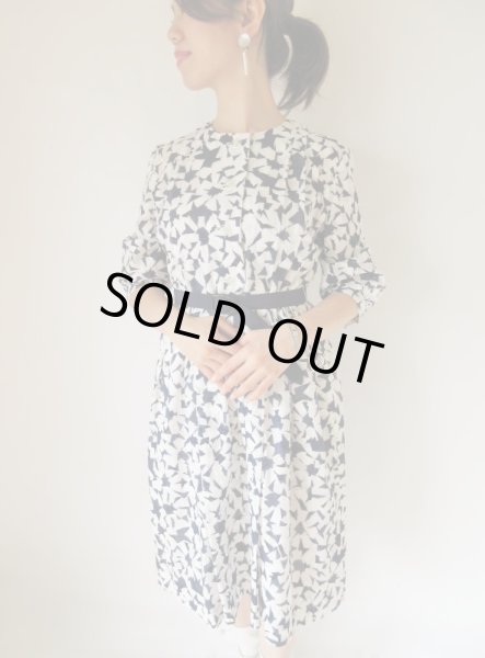 画像2: ネイビー×ホワイトで永遠のお嬢さまスタイル (2)