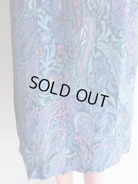 しつけ糸がついたままのデットストックのお品です。