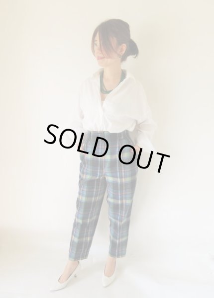 画像2: 美シルエットのチェック柄テーパードパンツ (2)