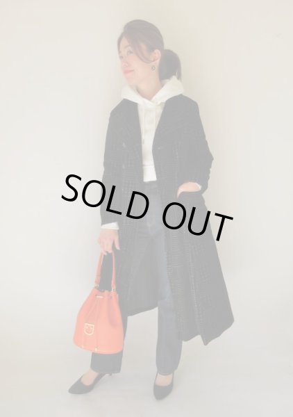 画像2: 軽い着心地のブラックカラーコート (2)