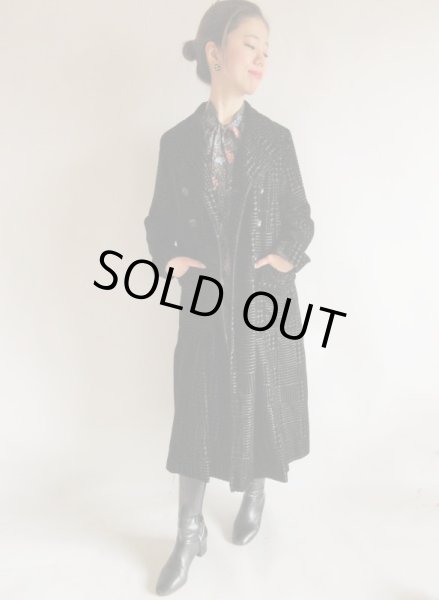 画像8: 軽い着心地のブラックカラーコート (8)