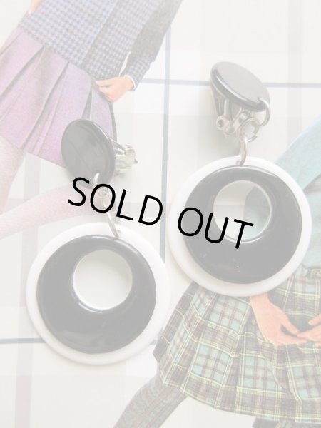 画像2: 【ラスト1点になりました*】Dead stock*モノトーンサークルイヤリング (2)