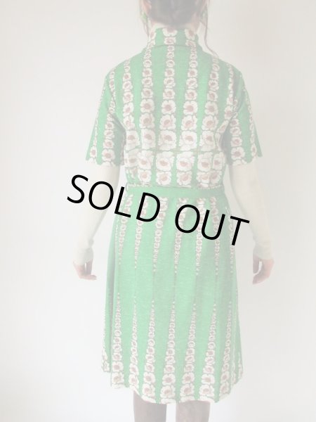 画像5: レトロチャーミングなお花柄ワンピース ゆったりサイズ* (5)