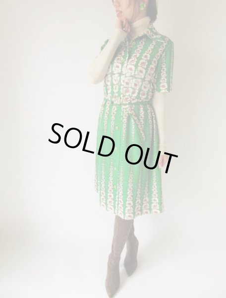 画像2: レトロチャーミングなお花柄ワンピース ゆったりサイズ* (2)