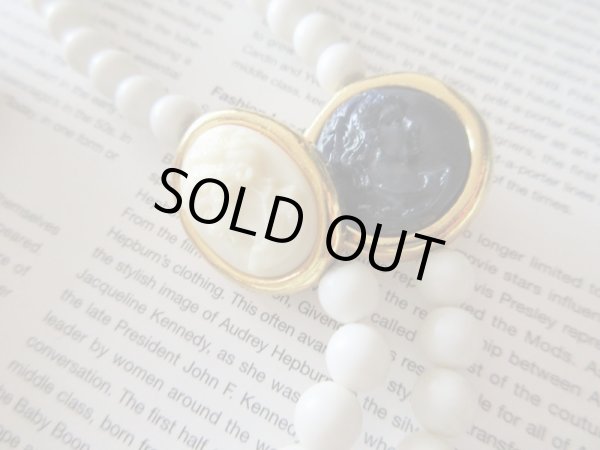 画像2: カメオ風デザインのネックレス (2)