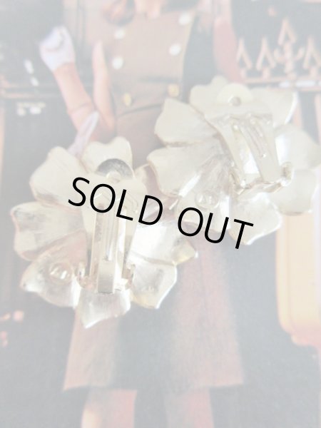 画像4: お花にラインストーンのイヤリング (4)