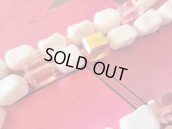 画像2: 海外ヴィンテージ*ミルクガラスビーズのネックレス (2)