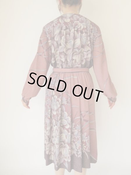 画像5: 和装のような花柄のワンピース (5)