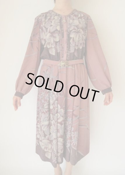 画像3: 和装のような花柄のワンピース (3)