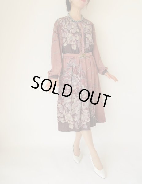 画像2: 和装のような花柄のワンピース (2)