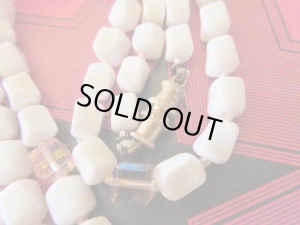 画像4: 海外ヴィンテージ*ミルクガラスビーズのネックレス (4)