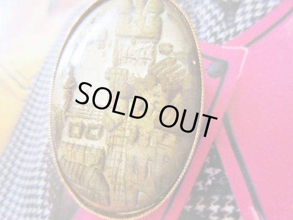 画像2: 絵本みたいな世界観のブローチ (2)