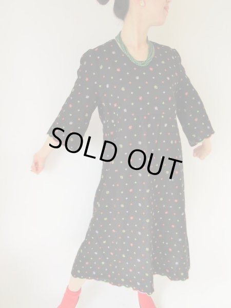 画像2: お仕立て品*カラフル花柄刺繍ワンピース (2)