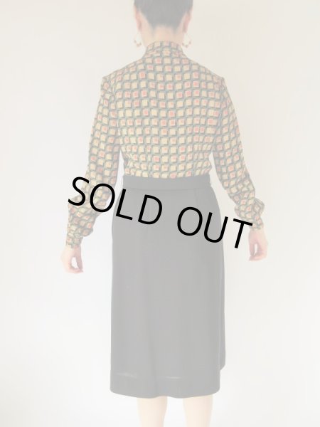 画像5: 幾何学スクエアー柄のボウタイワンピース (5)