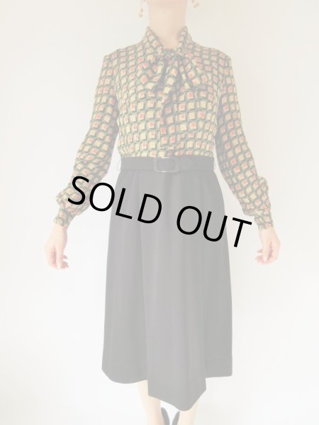 画像3: 幾何学スクエアー柄のボウタイワンピース (3)