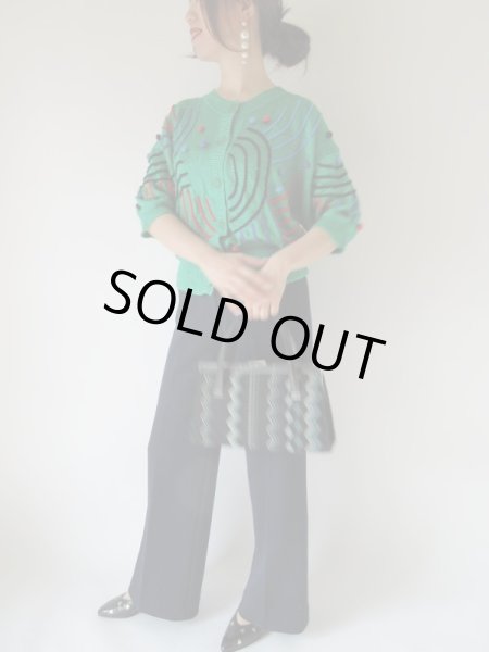 画像2: 立体ステッチとポンポンのカーディガン (2)