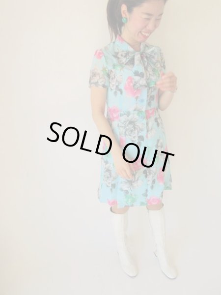 画像2: 清涼感のある爽やかリボンタイワンピース (2)