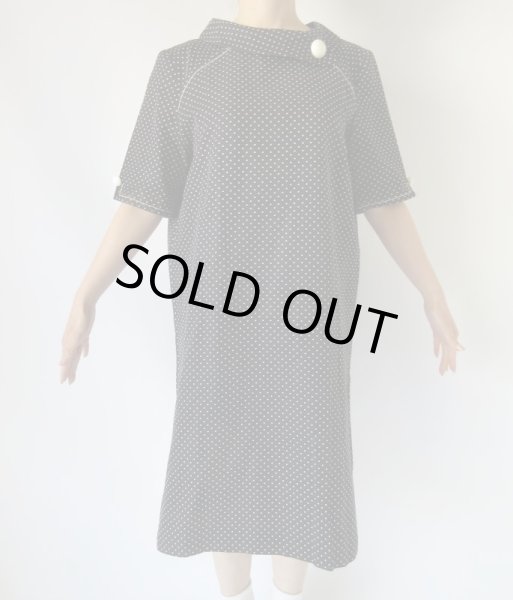 画像2: ゆったりsize*ネイビー地に白いドットワンピース (2)