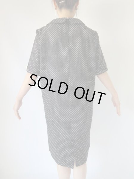 画像4: ゆったりsize*ネイビー地に白いドットワンピース (4)