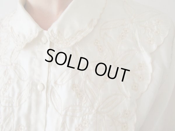 画像9: 【光沢と刺繍の高級感*】シルク刺繍ブラウス (9)