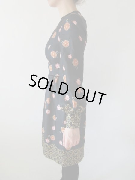 画像3: 【お仕立て品の１点モノ】時計と花柄のワンピース (3)