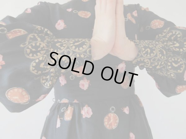 画像6: 【お仕立て品の１点モノ】時計と花柄のワンピース (6)