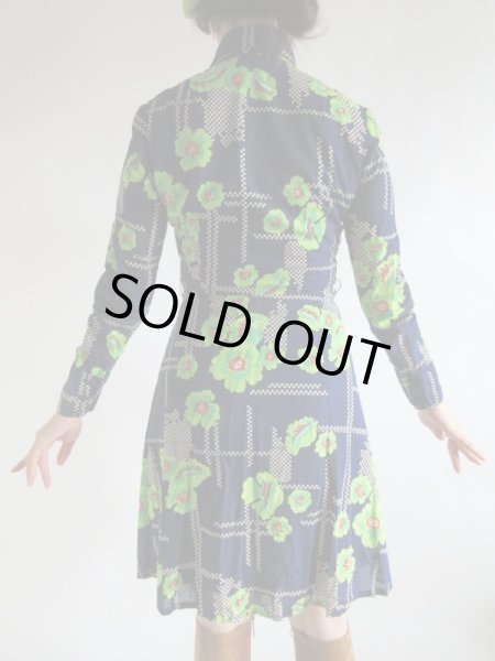 画像6: 【ネイビー地に鮮やかに咲く*】レトロフラワーワンピ (6)