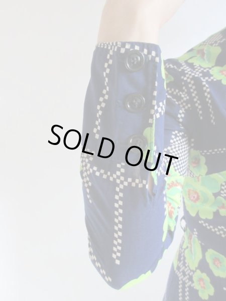 画像8: 【ネイビー地に鮮やかに咲く*】レトロフラワーワンピ (8)