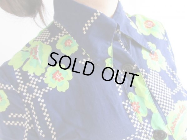 画像7: 【ネイビー地に鮮やかに咲く*】レトロフラワーワンピ (7)