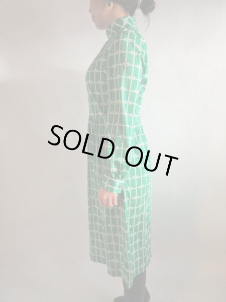 画像4: 【人気の鮮やかグリーン*】レトロ柄タートルワンピース (4)