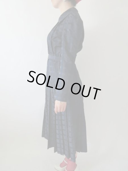 画像4: 【きっとこれからも*】濃紺正統派ワンピース  (4)