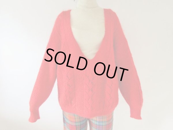 画像3: 【重ね着にオススメ*】鮮やかレッドのVネックニット (3)