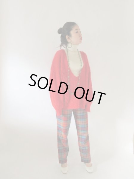 画像2: 【重ね着にオススメ*】鮮やかレッドのVネックニット (2)