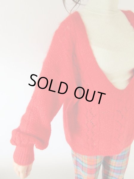 画像7: 【重ね着にオススメ*】鮮やかレッドのVネックニット (7)