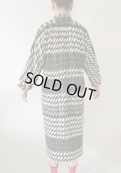 画像5: 【ゆったりsize*】リーフ柄のモノトーンワンピース  (5)