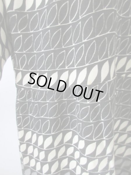 画像8: 【ゆったりsize*】リーフ柄のモノトーンワンピース  (8)