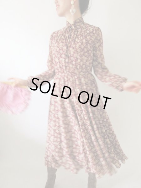 画像2: 【ドラマチックなシルエット*】クラシカルフラワーワンピース  (2)