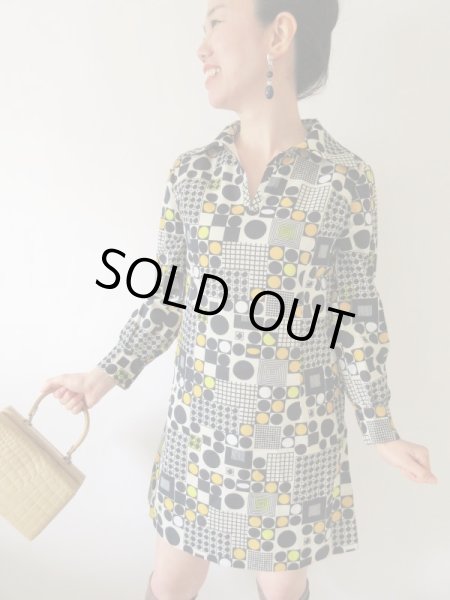 画像2: 【お袖のボタンがお花ちゃん*】レトロデザインワンピ (2)