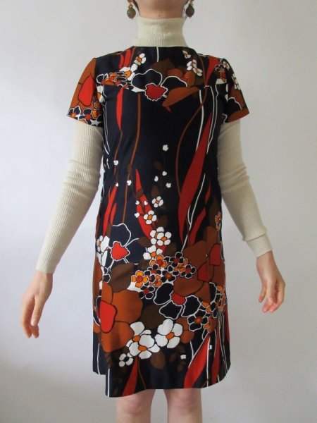 画像3: 【ネイビー地ベースのレトロ*】チャーミングフラワーのワンピース (3)