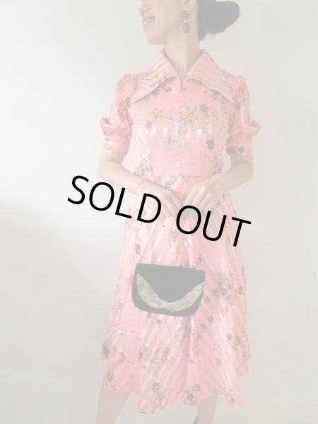画像2: 【シルエット美人*】パフスリーブのフラワーワンピース (2)