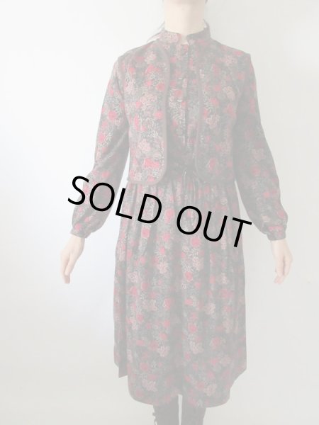 画像4: 【イヤリングと2点セットでお届け*】クラシカルフラワーのセットアップ (4)